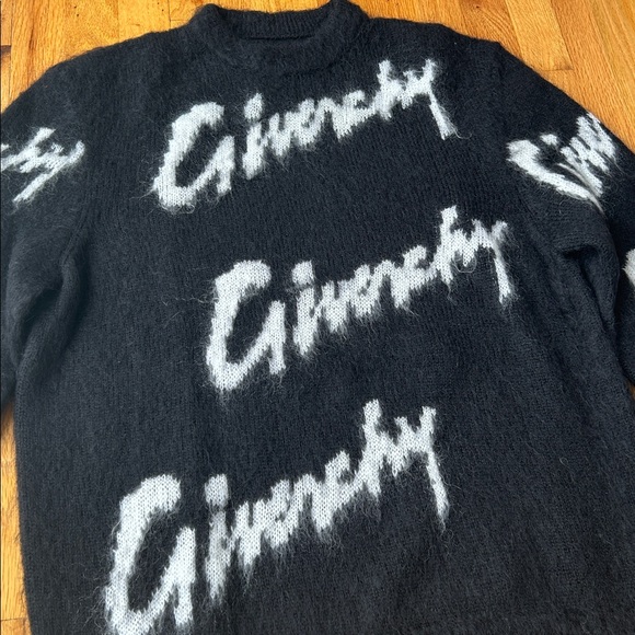 Givenchy sweater - Picture 2 of 9